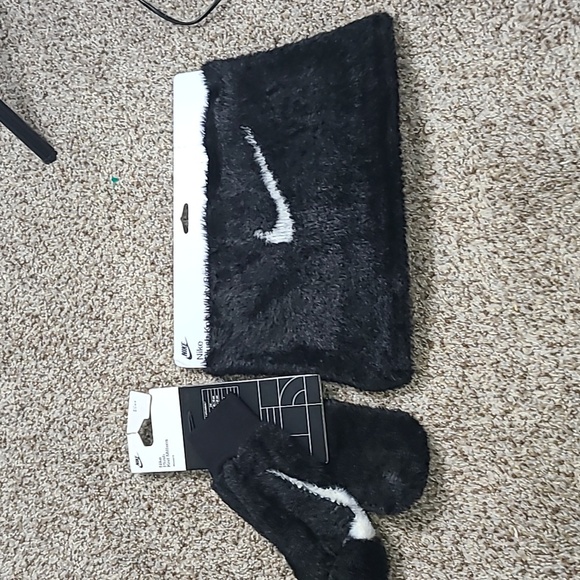 Nike Plush Knit Mittens and Infinity Scarf - Picture 1 of 5